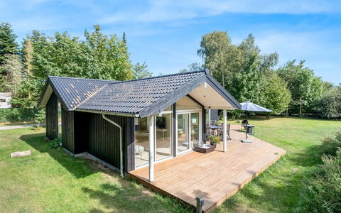 Elin - 200M from the Sea: Möbel, Interior Design, Flooring, Holz, Fussboden, Decke, Holzboden, Stuhl, Tabelle, Beleuchtung