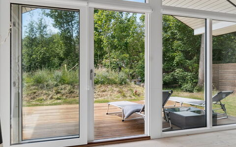 Elin - 200M from the Sea: Möbel, Interior Design, Flooring, Holz, Fussboden, Decke, Holzboden, Stuhl, Tabelle, Beleuchtung