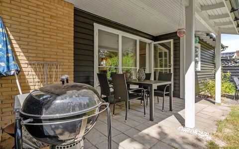 Harri - 700M from the Sea: Möbel, Interior Design, Flooring, Holz, Fussboden, Decke, Holzboden, Stuhl, Tabelle, Beleuchtung
