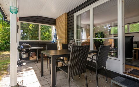 Harri - 700M from the Sea: Möbel, Interior Design, Flooring, Holz, Fussboden, Decke, Holzboden, Stuhl, Tabelle, Beleuchtung