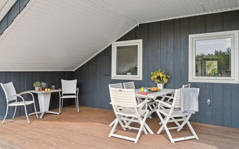 Reidar - 600M from the Sea: Flooring, Wand, Fussboden, Interior Design, Holz, Decke, Holzboden, Beleuchtung, Möbel, Laminatboden