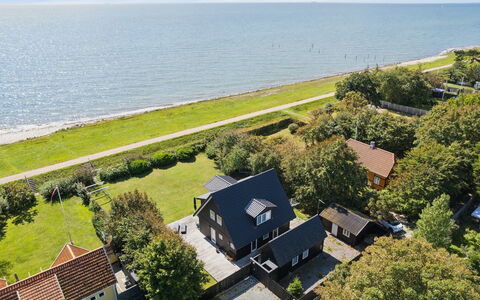 Esme - 30M from the Sea: Gras, Wiese, Landschaft, Ökoregion, Einfach, Pflanzengemeinschaft, Grundstueck, Gartenmöbel, Prärie, Shrubland