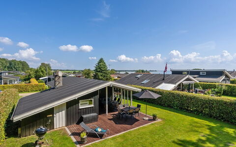 Fiete - 200M from the Sea: Dach, Haus, Grundstueck, Zuhause, Hütte, Estate, Gartenbauten, Schatten, Blockhaus, Landscaping