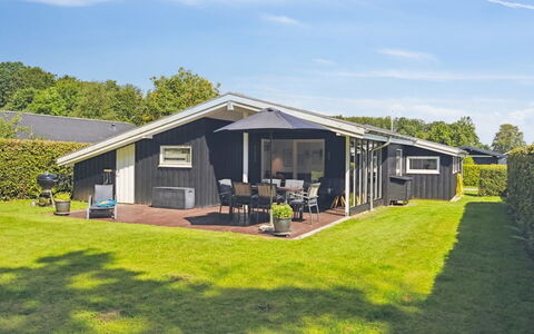 Fiete - 200M from the Sea: Dach, Haus, Grundstueck, Zuhause, Hütte, Estate, Gartenbauten, Schatten, Blockhaus, Landscaping