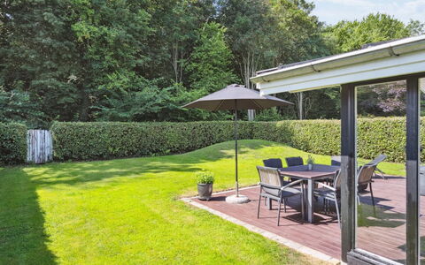 Fiete - 200M from the Sea: Dach, Haus, Grundstueck, Zuhause, Hütte, Estate, Gartenbauten, Schatten, Blockhaus, Landscaping