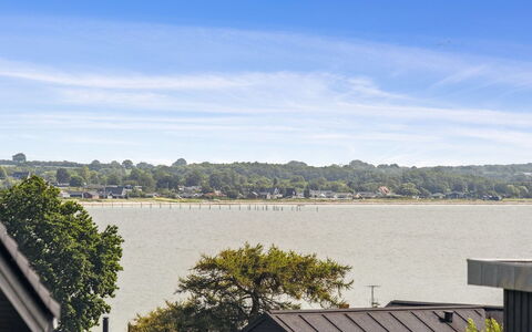 Geeske - 150M from the Sea: Blau, Strauch, Hütte, Ground, Garten, Estate, Schatten, Landscaping, Bauernhaus, Eco Hotel
