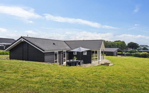 Geeske - 150M from the Sea: Blau, Strauch, Hütte, Ground, Garten, Estate, Schatten, Landscaping, Bauernhaus, Eco Hotel