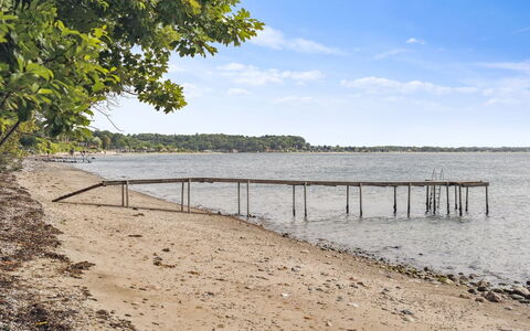 Geeske - 150M from the Sea: Blau, Strauch, Hütte, Ground, Garten, Estate, Schatten, Landscaping, Bauernhaus, Eco Hotel