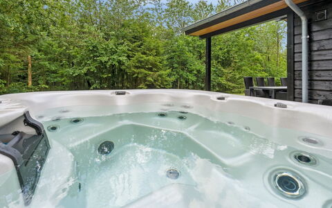 Robert - 30Km from the Sea: Badewanne, Armatur, Jacuzzi, Schwimmbad