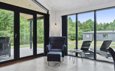 Robert - 30Km from the Sea: Flooring, Möbel, Interior Design, Fussboden, Stuhl, Wohnzimmer, Zimmer, Glas, Kaffetisch, Couch