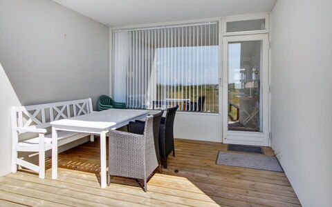 Eske - 50M from the Sea: Dach, Haus, Zuhause, Hütte, Tür, Abstellgleis, Deck, Veranda, Planke, Hartholz