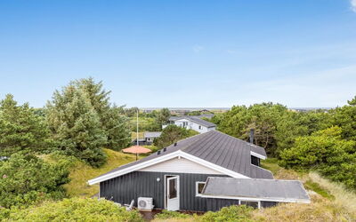 Tineke - 800M from the Sea