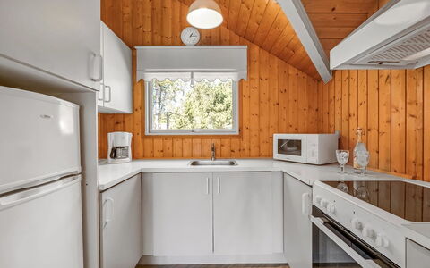 Clea - 800M from the Sea: Küche, Flooring, Interior Design, Holz, Decke, Fussboden, Countertop, Major Appliance, Küchengerät, Sinken