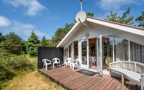 Clea - 800M from the Sea: Zuhause, Haus, Hütte, Veranda, Estate, Schatten, Hartholz, Resort, Design, Abstellgleis