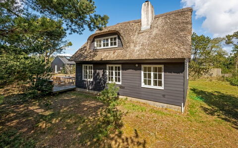 Enya - 1.2Km from the Sea: Hütte, Schuppen, Hütte, Bauernhaus, Prärie, Hütte, Scheune, Blockhaus, Gartenbauten