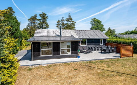 Eira - 350M to the Fjord: Möbel, Interior Design, Flooring, Holz, Fussboden, Decke, Holzboden, Stuhl, Tabelle, Beleuchtung