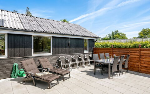 Eira - 350M to the Fjord: Möbel, Interior Design, Flooring, Holz, Fussboden, Decke, Holzboden, Stuhl, Tabelle, Beleuchtung