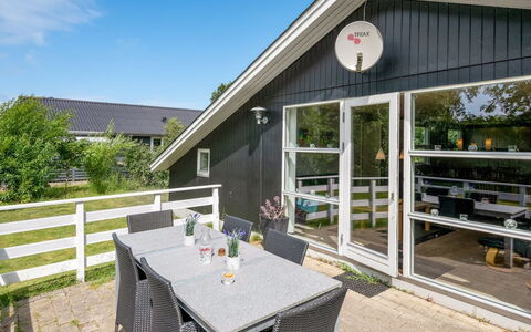 Mina - 600M to the Fjord: Dach, Haus, Zuhause, Hütte, Abstellgleis, Estate, Auffahrt, Gartenbauten, Garten, Schuppen