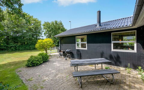 Mina - 600M to the Fjord: Dach, Haus, Zuhause, Hütte, Abstellgleis, Estate, Auffahrt, Gartenbauten, Garten, Schuppen