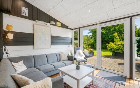Kjartan - 32M to the Fjord: Holz, Interior Design, Flooring, Decke, Möbel, Fussboden, Couch, Wohnzimmer, Zuhause