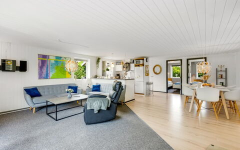 Kjartan - 32M to the Fjord: Interior Design, Flooring, Möbel, Couch, Holz, Fussboden, Decke, Wohnzimmer, Holzboden, Zimmer