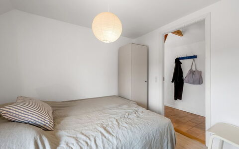 Hermine - from the Sea: Interior Design, Bett, Wand, Schlafzimmer, Möbel, Flooring, Fussboden, Holz, Decke, Light Fixture