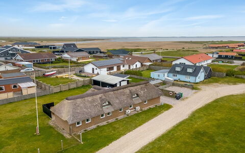 Hermine - from the Sea: Dach, Landschaft, Einfach, Haus, Grundstueck, Zuhause, Ländliches Gebiet, Hütte, Vorort, Feld