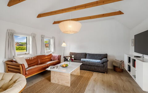 Hermine - from the Sea: Möbel, Interior Design, Couch, Flooring, Fussboden, Holz, Decke, Wohnzimmer, Zimmer, Tabelle