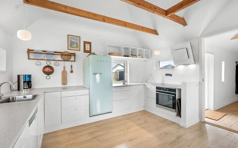 Hermine - from the Sea: Küche, Küchengerät, Countertop, Möbel, Interior Design, Flooring, Cabinetry, Major Appliance, Fussboden, Haushaltsgerät