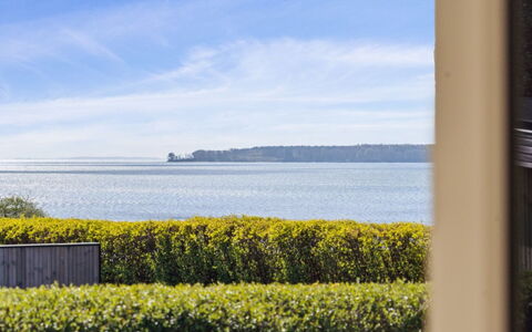 Arnetta - 150M from the Sea: Blau, Horizont, Meer, Küsten Und Ozeanische Forms, Ozean, Küste, See, Sonnenlicht, Ufer, Hecke