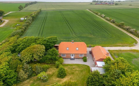 Soria - 600M to the Fjord: Gras, Haus, Dach, Zuhause, Hütte, Strauch, Grundstueck, Ländliches Gebiet, Bauernhaus, Ground