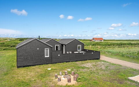 Ivar - 300M from the Sea: Möbel, Interior Design, Flooring, Holz, Fussboden, Decke, Holzboden, Stuhl, Tabelle, Beleuchtung