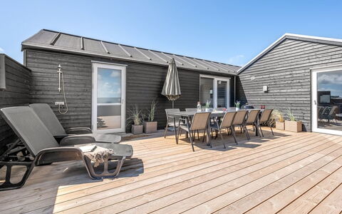 Ivar - 300M from the Sea: Möbel, Interior Design, Flooring, Holz, Fussboden, Decke, Holzboden, Stuhl, Tabelle, Beleuchtung
