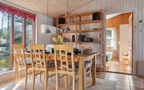 Jytte - 1.7Km from the Sea: Möbel, Interior Design, Flooring, Fussboden, Holz, Decke, Stuhl, Tabelle, Zimmer, Esszimmer