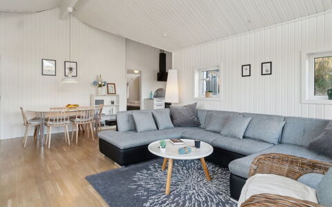 Etel - 600M from the Sea: Holz, Zuhause, Interior Design, Flooring, Fussboden, Wohnzimmer, Couch, Decke, Holzboden