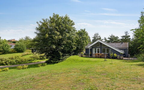 Etel - 600M from the Sea: Gras, Grün, Baum, Zuhause, Strauch, Haus, Hütte, Grundstueck, Ländliches Gebiet