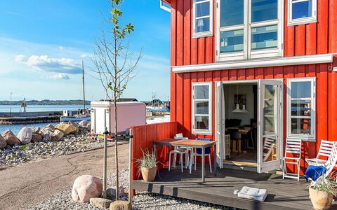 Adils - 5M from the Sea: Möbel, Interior Design, Flooring, Holz, Fussboden, Decke, Holzboden, Stuhl, Tabelle, Beleuchtung