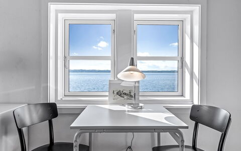 Adils - 5M from the Sea: Möbel, Interior Design, Flooring, Holz, Fussboden, Decke, Holzboden, Stuhl, Tabelle, Beleuchtung