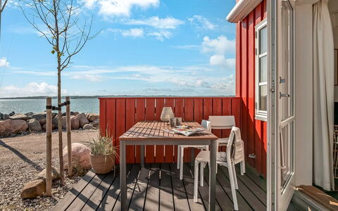 Adils - 5M from the Sea: Möbel, Interior Design, Flooring, Holz, Fussboden, Decke, Holzboden, Stuhl, Tabelle, Beleuchtung
