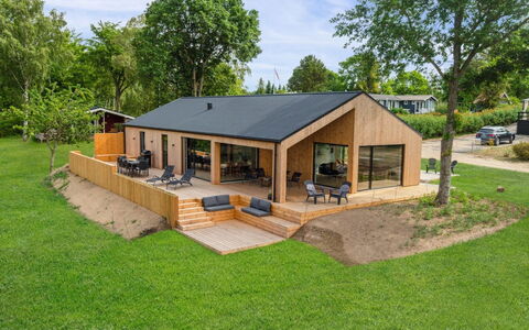 Edina - 350M from the Sea: Die Architektur, Dach, Zuhause, Verbundwerkstoff, Daylighting, Abstellgleis, Auffahrt