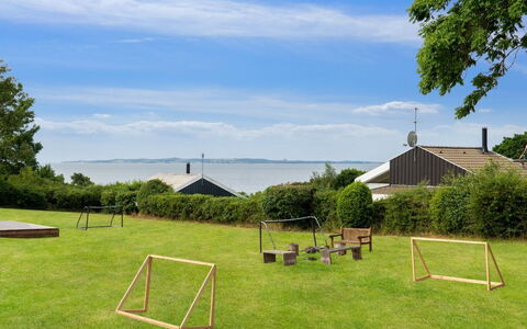 Edina - 350M from the Sea: Die Architektur, Dach, Zuhause, Verbundwerkstoff, Daylighting, Abstellgleis, Auffahrt