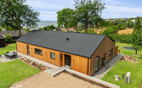 Edina - 350M from the Sea: Die Architektur, Dach, Zuhause, Verbundwerkstoff, Daylighting, Abstellgleis, Auffahrt