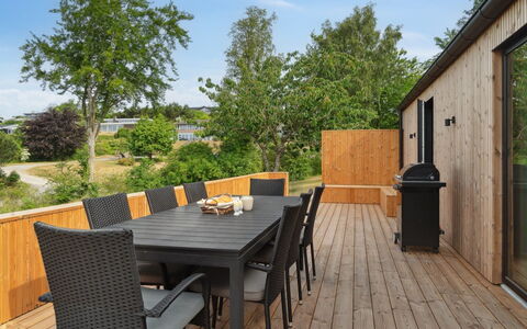 Edina - 350M from the Sea: Die Architektur, Dach, Zuhause, Verbundwerkstoff, Daylighting, Abstellgleis, Auffahrt