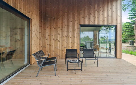 Edina - 350M from the Sea: Die Architektur, Dach, Zuhause, Verbundwerkstoff, Daylighting, Abstellgleis, Auffahrt