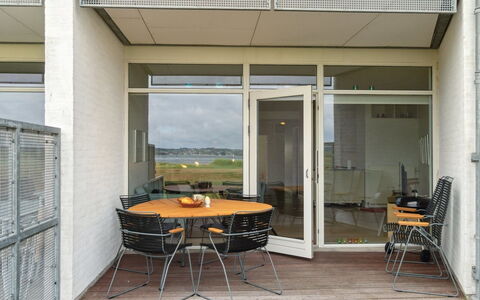 Geert - 25M from the Sea: Zuhause, Dach, Haus, Hütte, Estate, Tür, Veranda, Abstellgleis, Bauernhaus, Schatten
