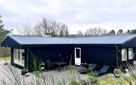 Lenaya - 1Km from the Sea: Holz, Zuhause, Veranda, Deck, Hartholz, Dach, Holzbeize, Holzboden, Eco Hotel