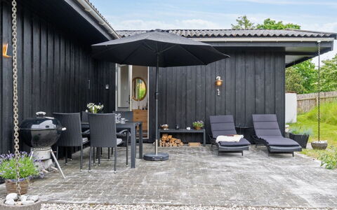 Lenaya - 1Km from the Sea: Holz, Zuhause, Veranda, Deck, Hartholz, Dach, Holzbeize, Holzboden, Eco Hotel
