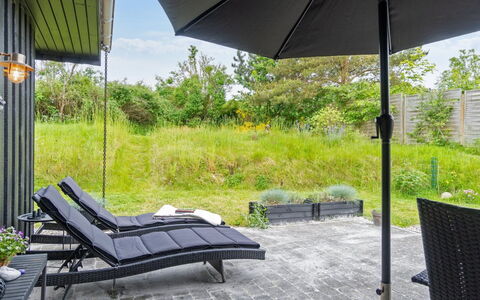 Lenaya - 1Km from the Sea: Holz, Zuhause, Veranda, Deck, Hartholz, Dach, Holzbeize, Holzboden, Eco Hotel