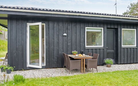 Lenaya - 1Km from the Sea: Holz, Zuhause, Veranda, Deck, Hartholz, Dach, Holzbeize, Holzboden, Eco Hotel
