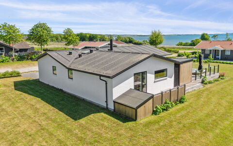 Niska - 200M from the Sea: Dach, Zuhause, Tür, Hütte, Schatten, Abstellgleis, Garten, Estate, Hinterhof